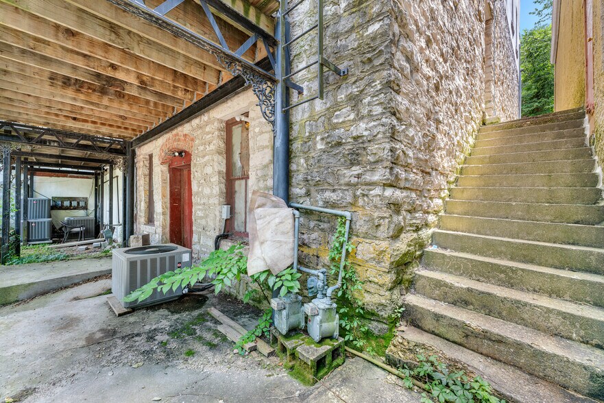 More Photos Of 87 Spring St, Eureka Springs Storefront Retail Residential For Sale