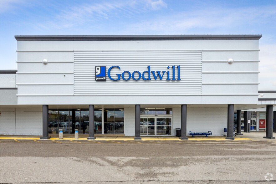 More Photos Of 4125-4193 Dundee Rd, Northbrook Storefront For Lease