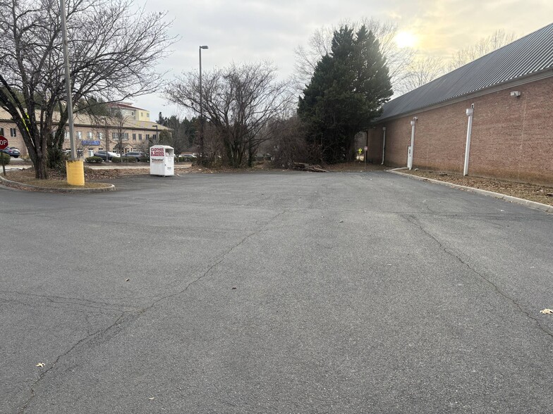 More Photos Of 590 Branchlands Blvd, Charlottesville Freestanding For Lease