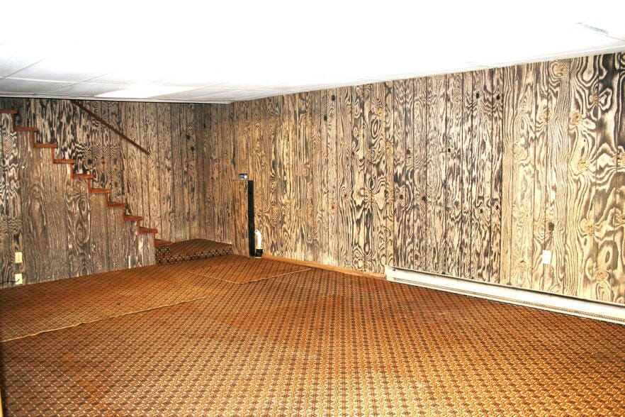 More Photos Of 208 Theatre Rd, Carrolltown Apartments For Sale