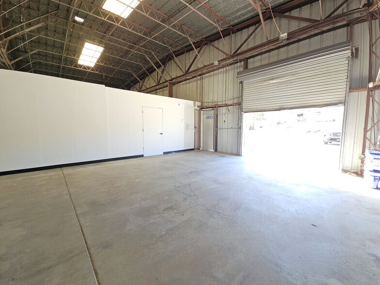 More Photos Of 3829 Rising Sun Rd, Bullhead City Distribution For Lease