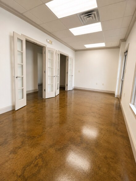 More Photos Of 1000 Southlake Park, Birmingham Office Residential For Sale