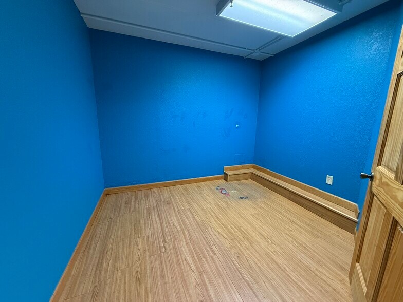 More Photos Of 1820-1828 SE Como Ave, Minneapolis Storefront Retail Residential For Lease