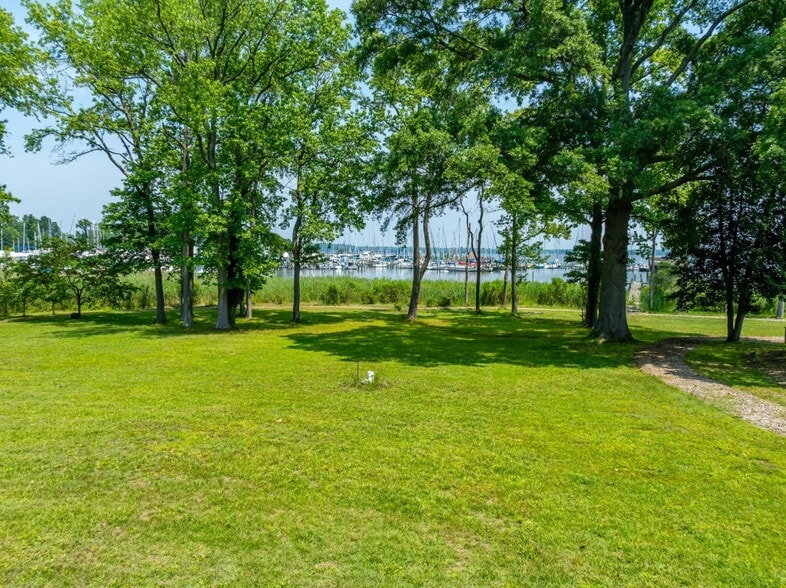 More Photos Of 1052 Old Turkey Point Rd, Edgewater Marina For Sale