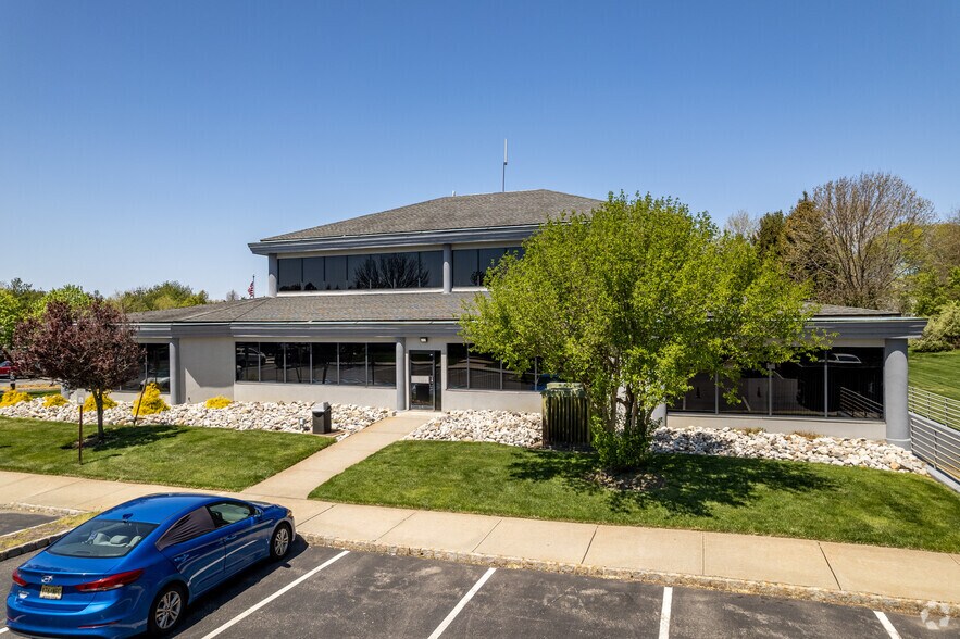 More Photos Of 500 Craig Rd, Manalapan Township Office For Lease