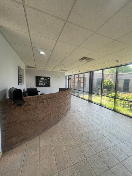 More Photos Of 1310 Centerpoint Blvd, Knoxville Medical For Sale