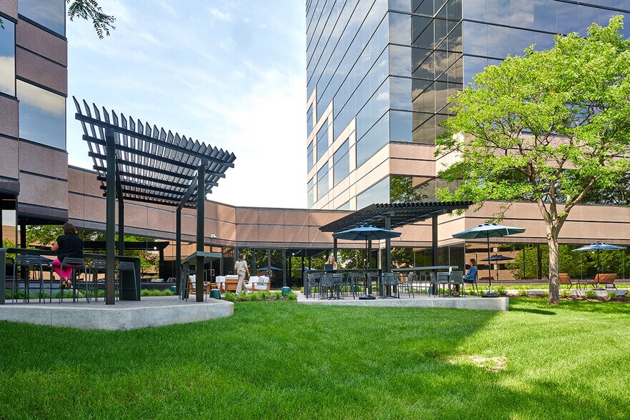 More Photos Of 1 Meridian Crossings, Richfield Unknown For Lease