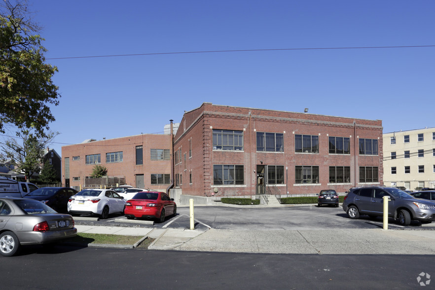 Primary Photo Of 408 E 4th St, Bridgeport Office For Lease