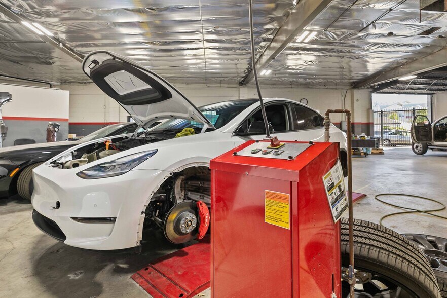 More Photos Of 7400 San Fernando Rd, Sun Valley Warehouse For Sale