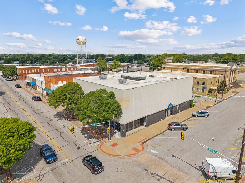 More Photos Of 317 E 3rd St, Burkburnett Bank For Sale