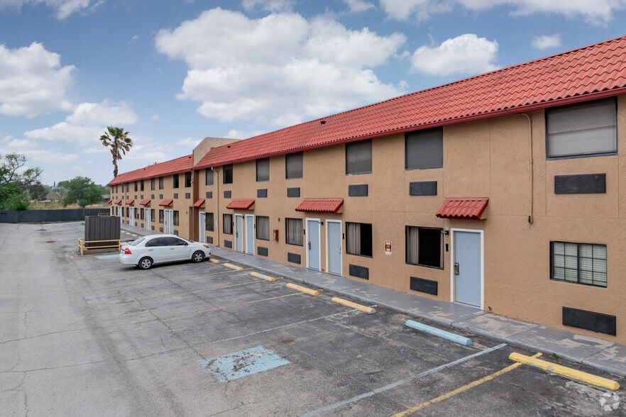 More Photos Of 3616 Veterans Blvd, Del Rio Hotel For Sale