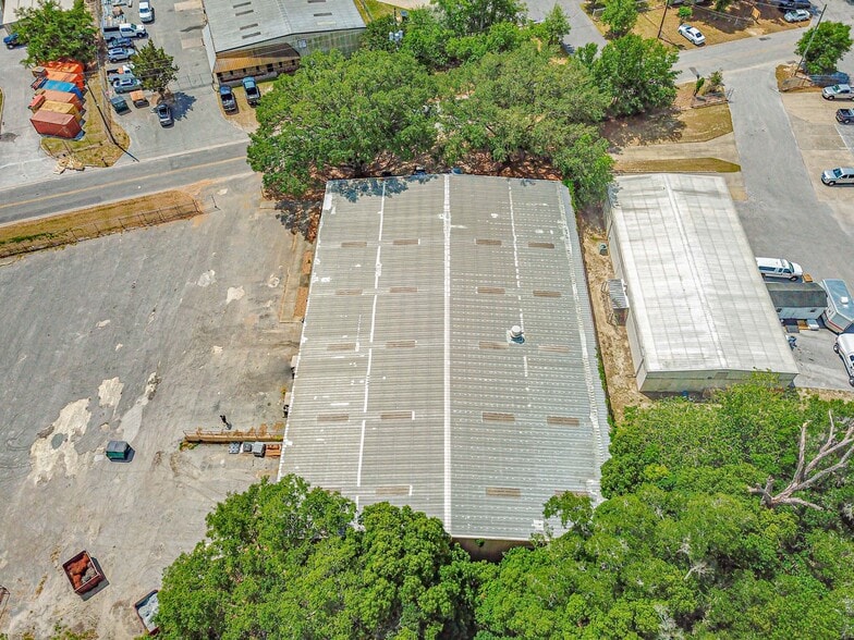 More Photos Of 1031 NE 16th St, Ocala Manufacturing For Lease