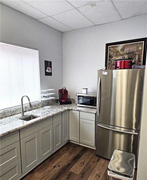 More Photos Of 1230 Woodswether Rd, Kansas City Freestanding For Sale