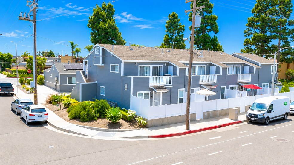 More Photos Of 504 Clay Ave, Huntington Beach Apartments For Sale