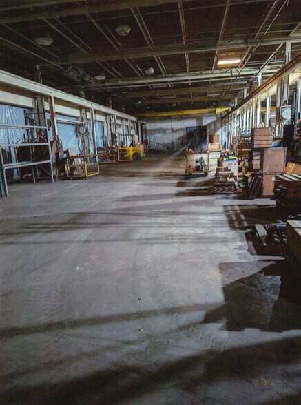 More Photos Of 103 N 12 St, Gladstone Warehouse For Sale