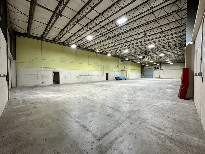More Photos Of 7111-7113 S Anthony Blvd, Fort Wayne Warehouse For Lease