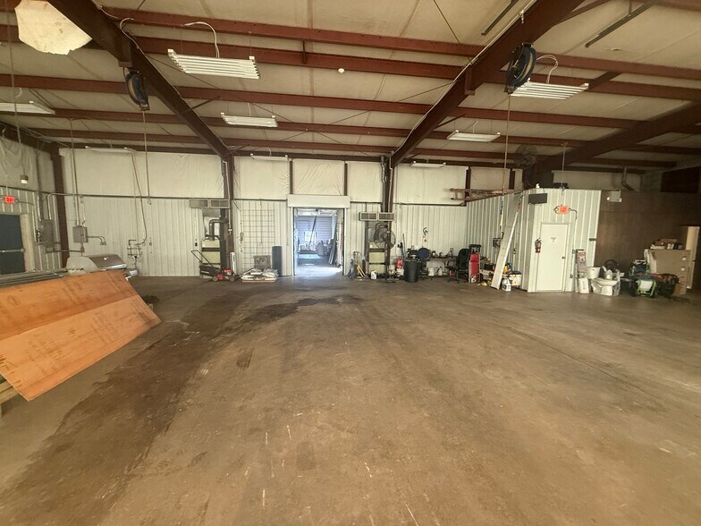 More Photos Of 3448 Highway 14, Laurens Light Distribution For Sale