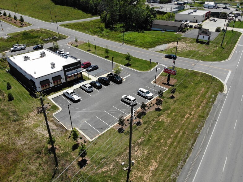 More Photos Of 25 Bear Pky, Lincoln Freestanding For Sale