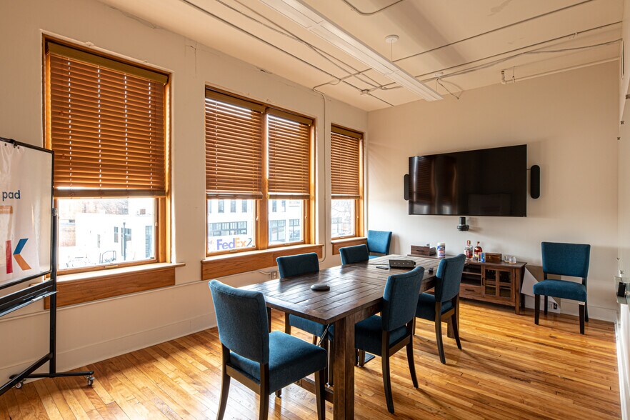 More Photos Of 16 Emory Pl, Knoxville Office Residential For Sale