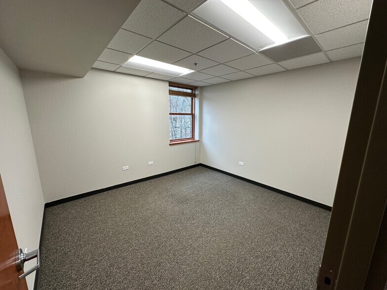 More Photos Of 303 N 2nd St, St Charles Office For Lease