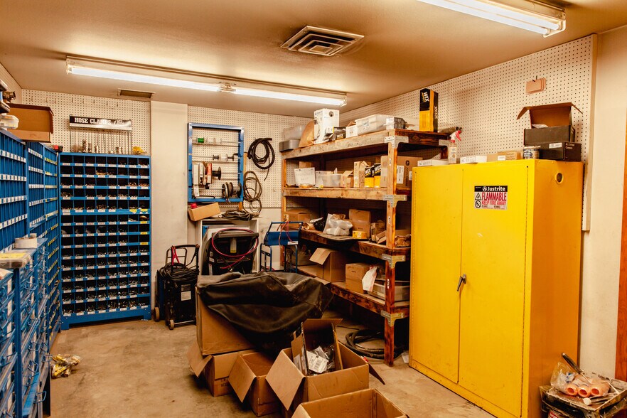 More Photos Of 3448 N Huetter Rd, Post Falls Office For Sale