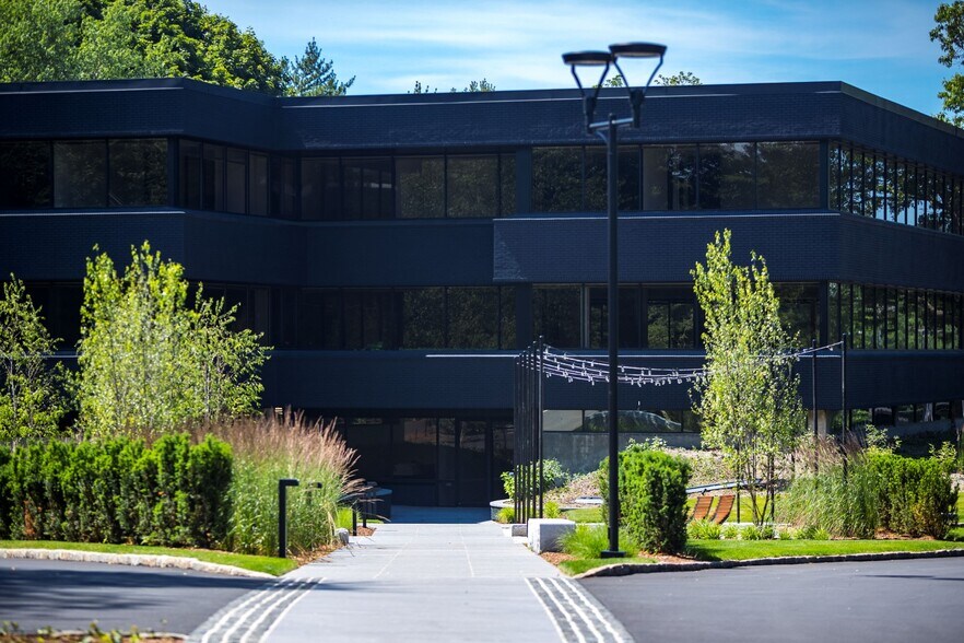 More Photos Of 320 Boston Post Rd, Darien Unknown For Lease