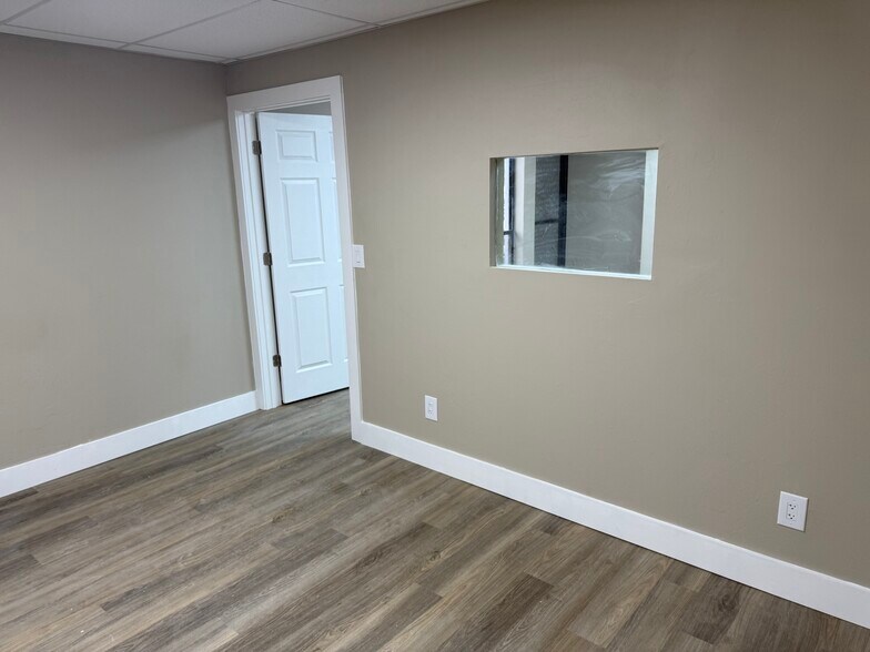 More Photos Of 12741 Metro Pky, Fort Myers Light Manufacturing For Lease