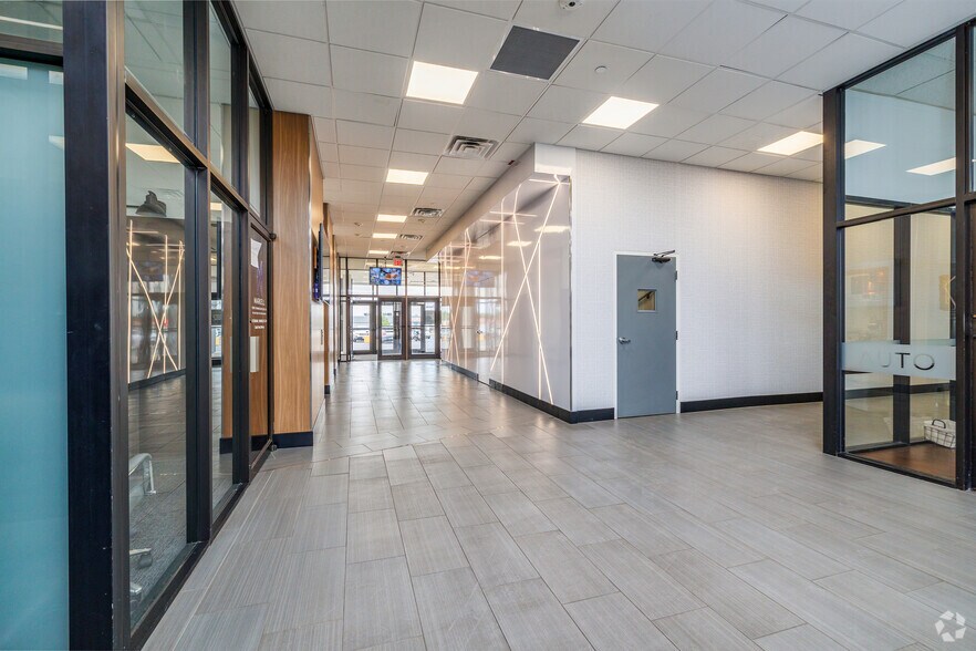 More Photos Of 1736 E Sunshine St, Springfield Office For Lease