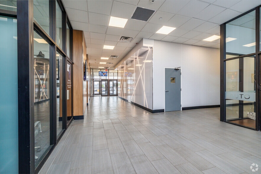 More Photos Of 1736 E Sunshine St, Springfield Office For Lease