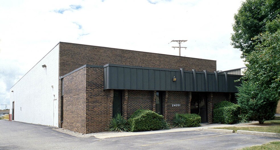More Photos Of 24351 Indoplex Cir, Farmington Hills Manufacturing For Sale