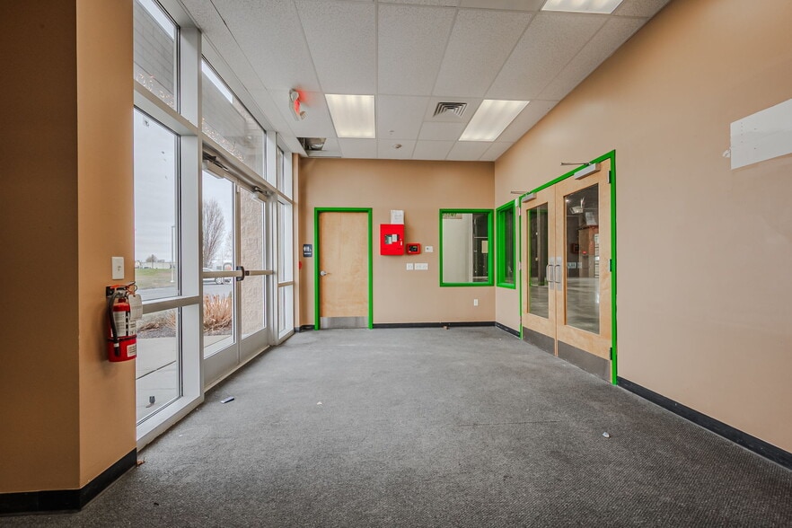 More Photos Of 112 Patriot Dr, Middletown Unknown For Lease