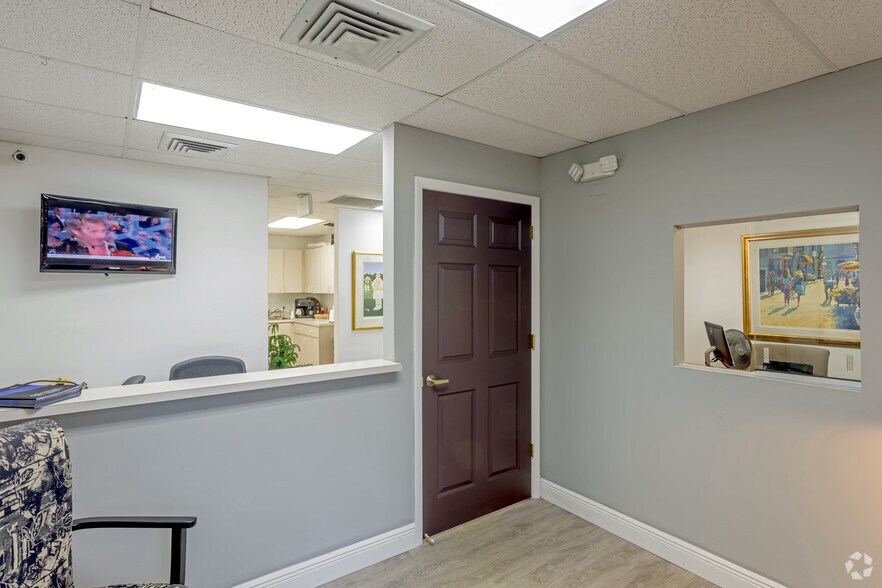 More Photos Of 3115 NW 10th Ter, Oakland Park Unknown For Lease