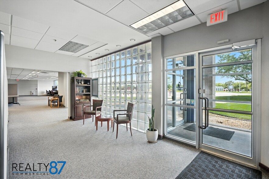 More Photos Of 4050 River Center Ct NE, Cedar Rapids Office For Lease