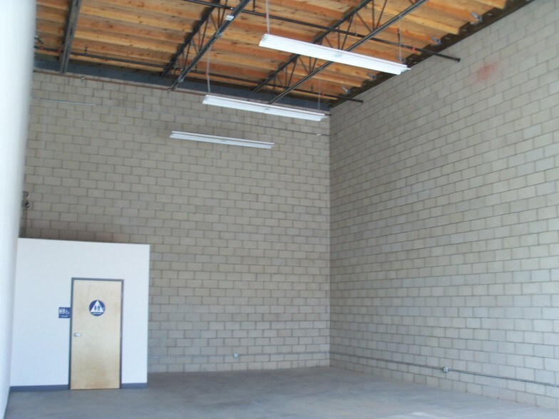 More Photos Of 9901 San Fernando Rd, Pacoima Warehouse For Lease