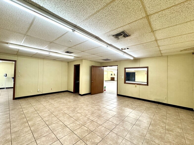 More Photos Of 420 W Dakota Ave, Chickasha Office For Sale