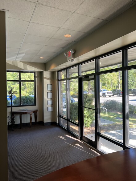 More Photos Of 547 Long Point Rd, Mount Pleasant Flex For Lease