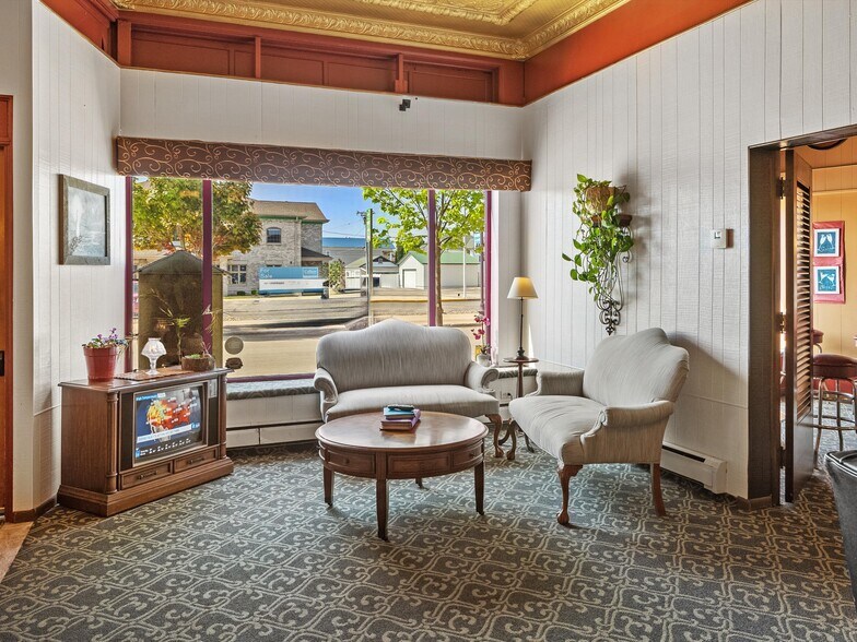 More Photos Of 201 Steele St, Algoma Hotel For Sale