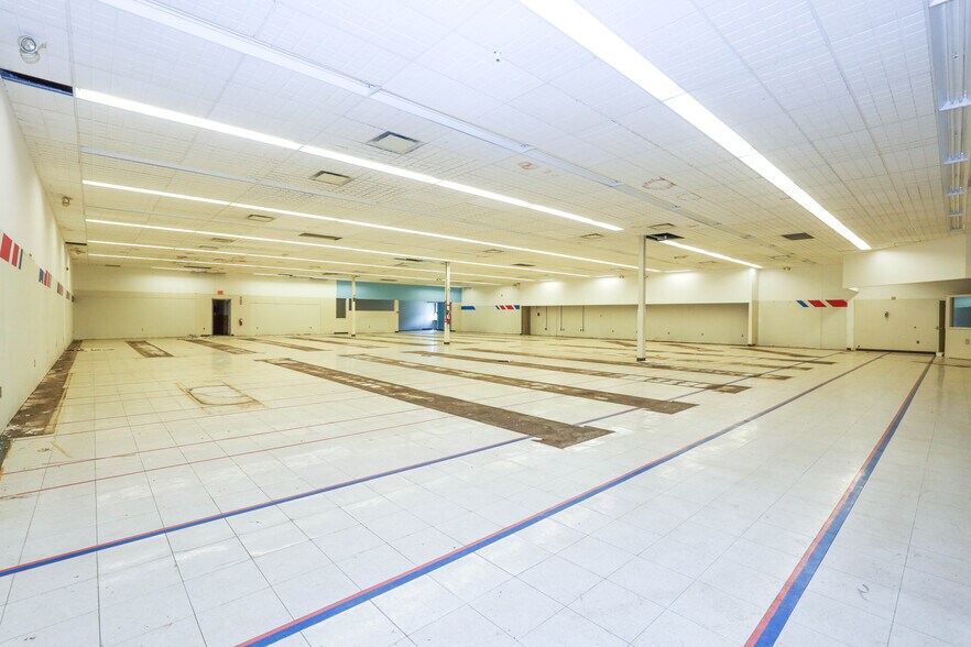 More Photos Of 902 N Lewis St, Glenville Drugstore For Lease