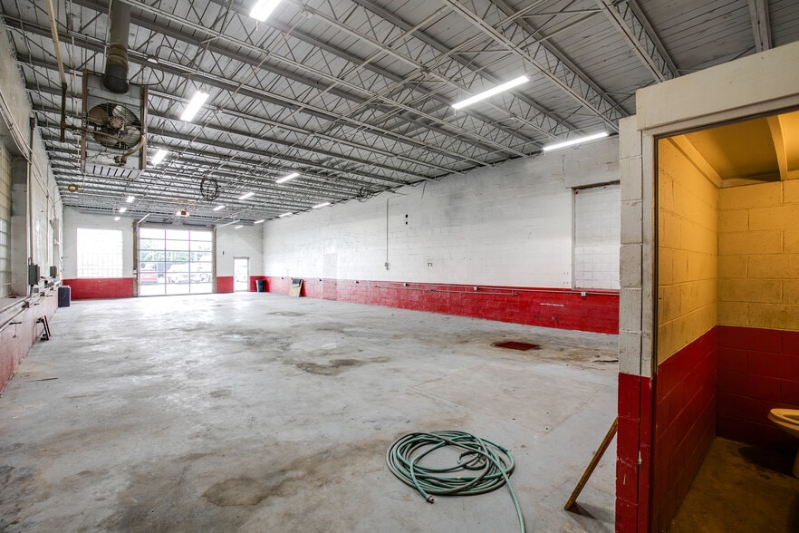 More Photos Of 207 Poythress Street, Hopewell Storefront Retail Office For Lease