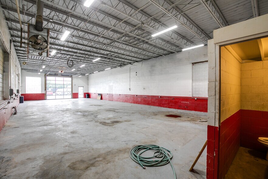 More Photos Of 207 Poythress Street, Hopewell Storefront Retail Office For Lease