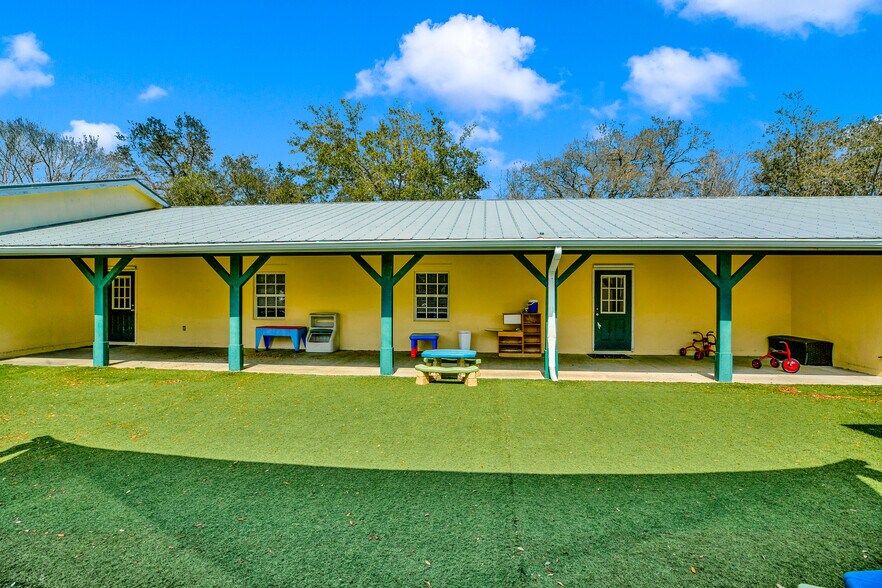 More Photos Of 1285 6th Ave, Vero Beach General Retail For Sale