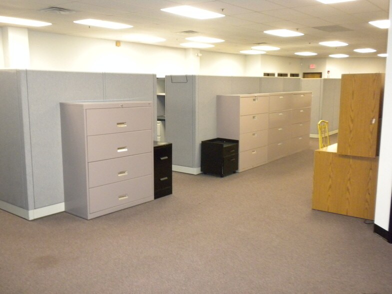 More Photos Of 31 Union Ave, Sudbury Light Distribution For Lease