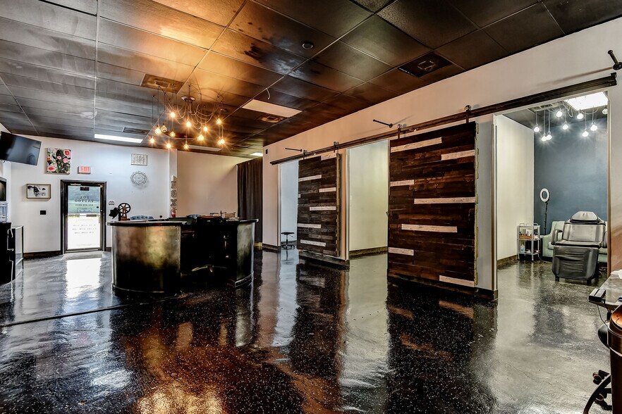 More Photos Of 4006 Texoma Pky, Denison General Retail For Sale