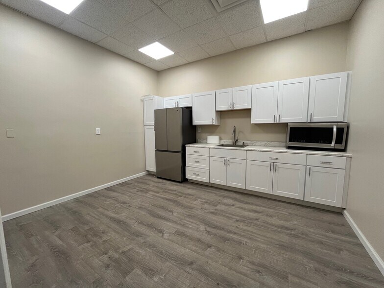 More Photos Of 612 Gravelly Hollow Rd, Medford Warehouse For Lease