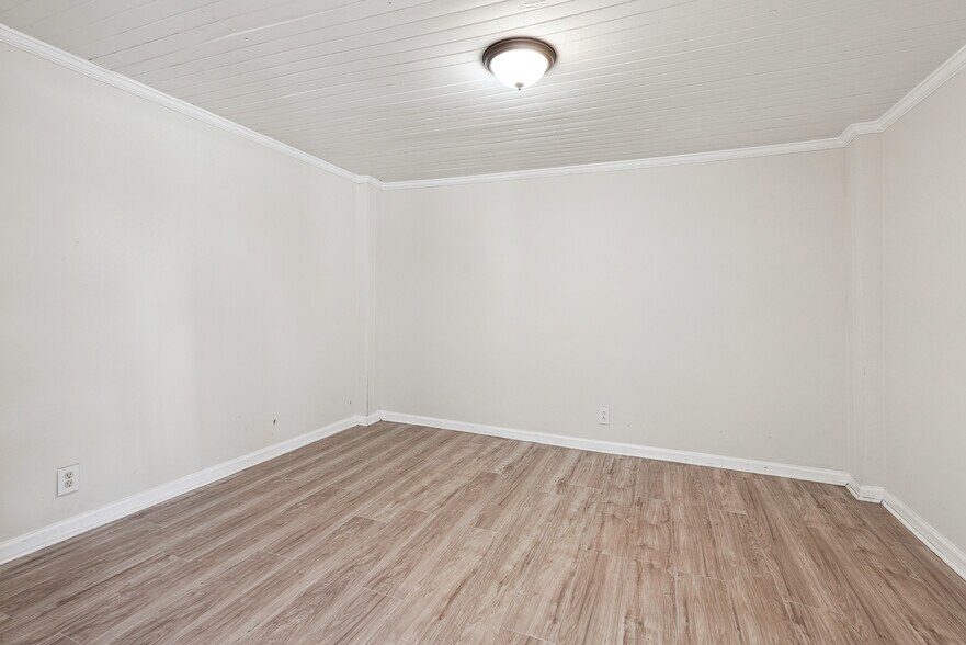 More Photos Of 401 SW Cleveland Ave, Atlanta Office Residential For Sale