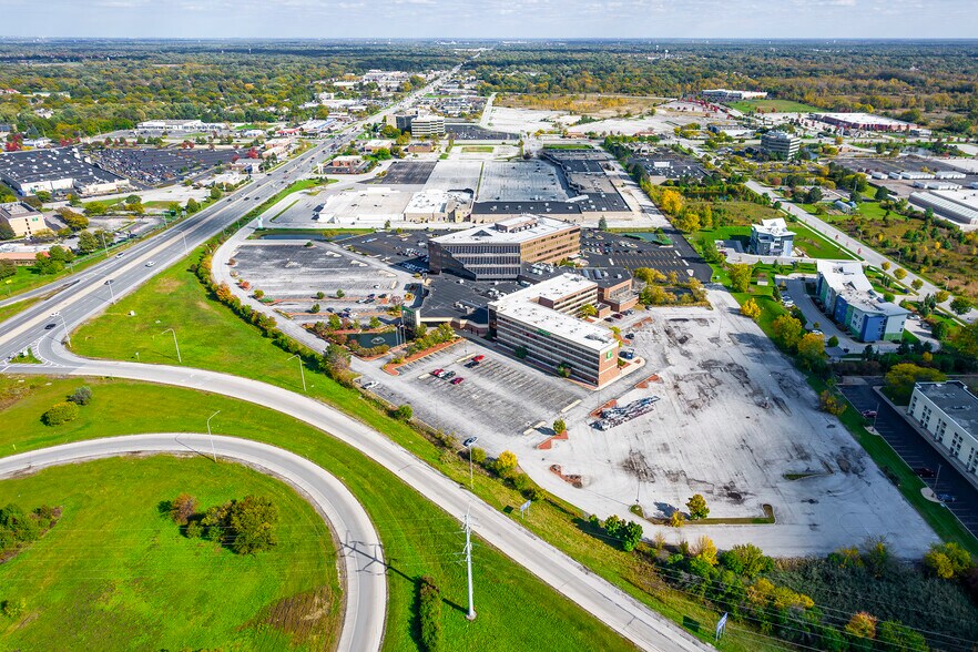 More Photos Of 500 Holiday Plaza Dr, Matteson Hotel For Sale