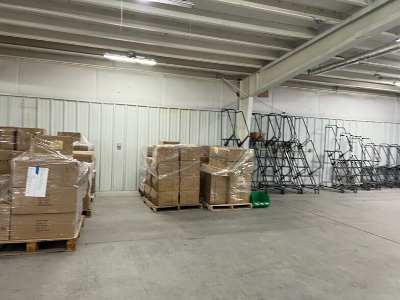 More Photos Of 374 Industrial Park Dr, Boone Showroom For Lease