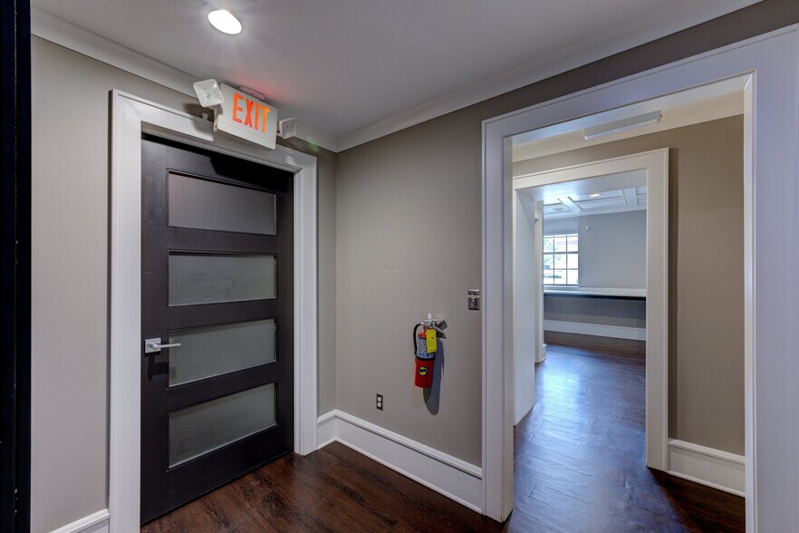 More Photos Of 1608 Taylor St, Columbia Freestanding For Sale