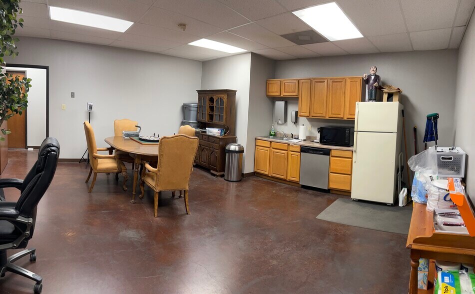 More Photos Of 3540 Shelby Ln, Denton Warehouse For Lease