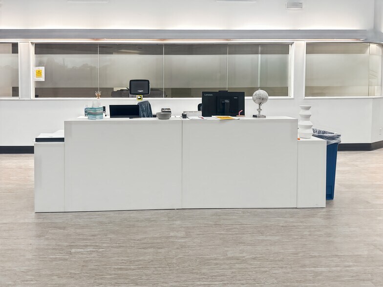 More Photos Of 545 Brent Ln, Pensacola Coworking Space